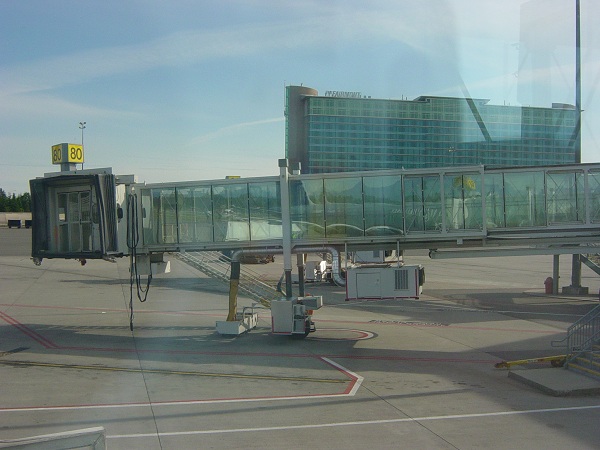  Vancouver International Airport’s passenger loading bridge. 